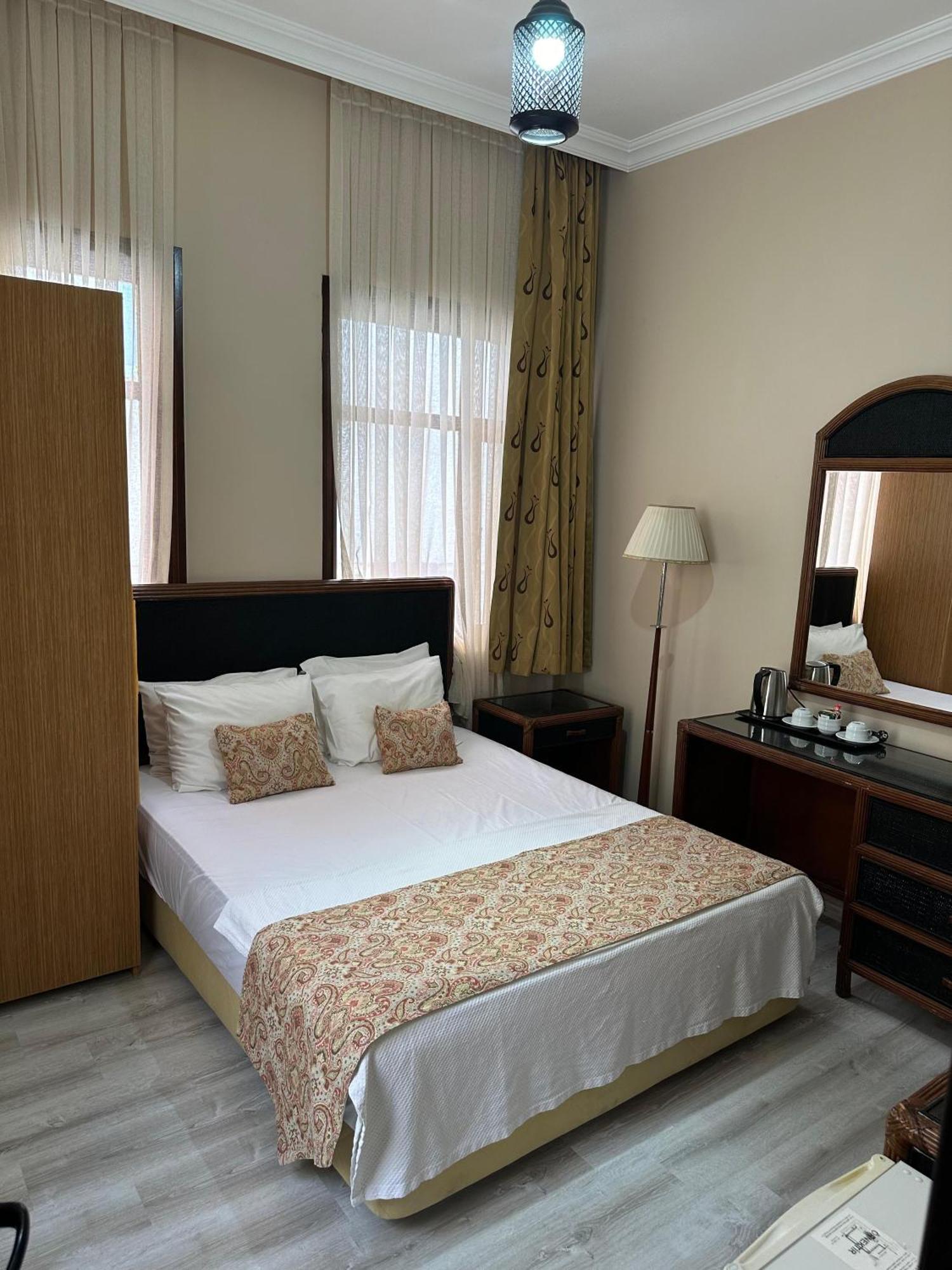 Loost Town Inn Hotel Antalya Extérieur photo