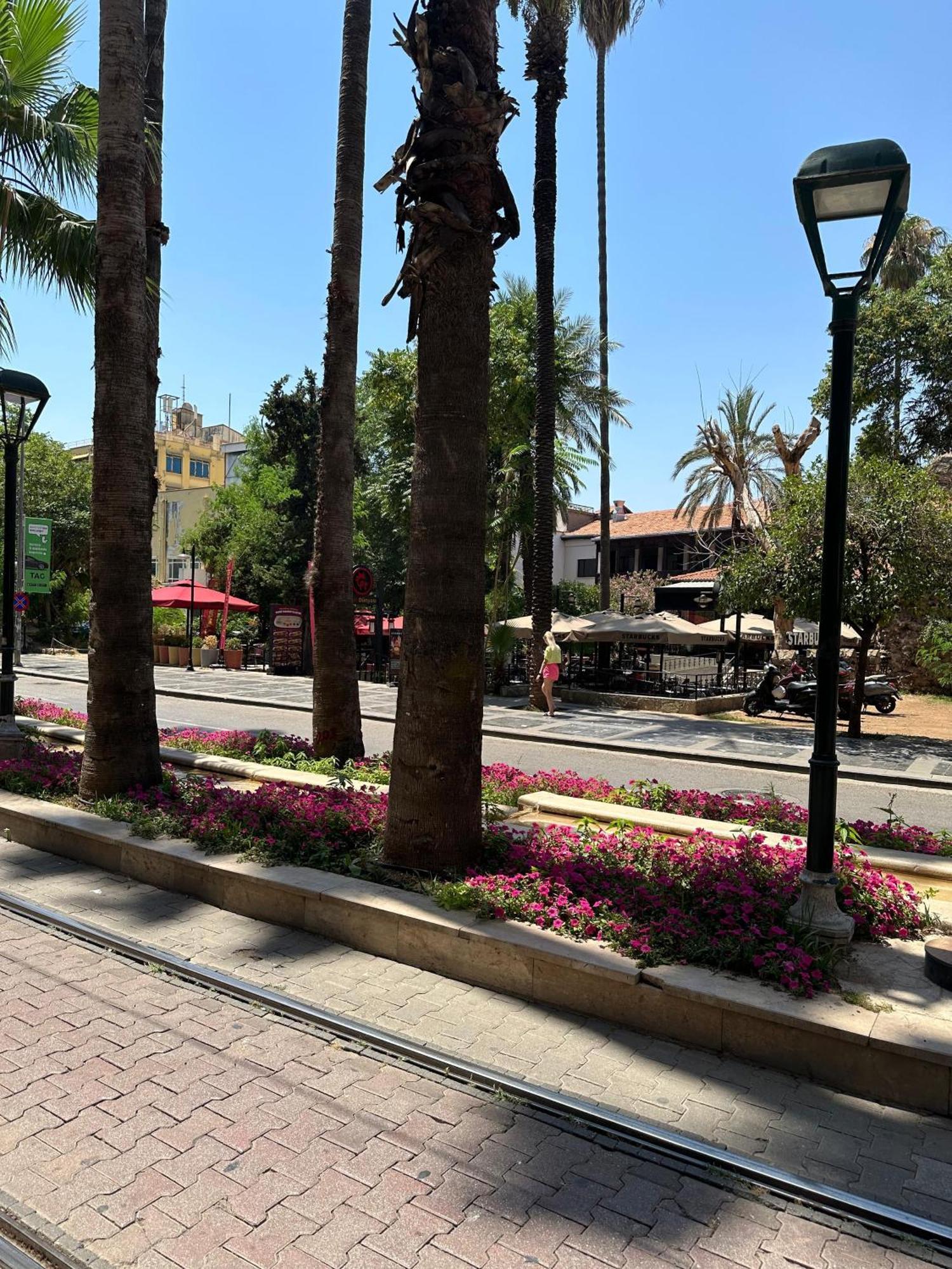 Loost Town Inn Hotel Antalya Extérieur photo